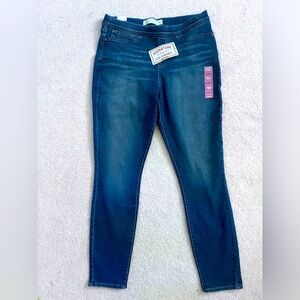 NWT Levis Signature pull on skinny jeans